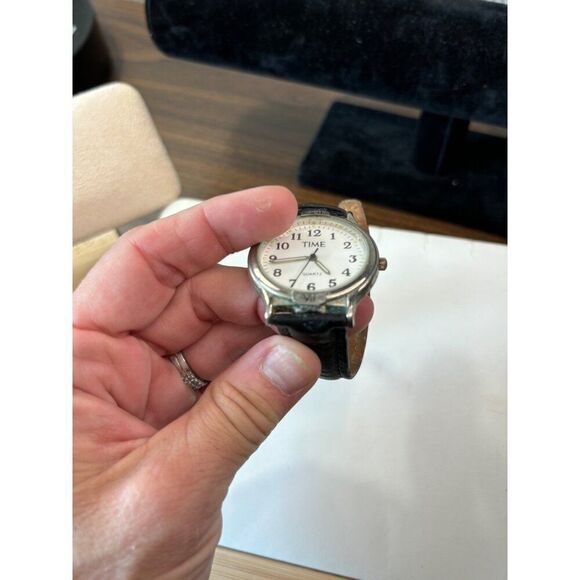 Timex Quartz Black Leather Strap Watch - Picture 5 of 6